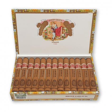 Lot 196 - Romeo y Julieta Cedros de Luxe No. 3