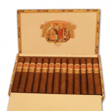 Lot 196 - Romeo y Julieta Short Churchills