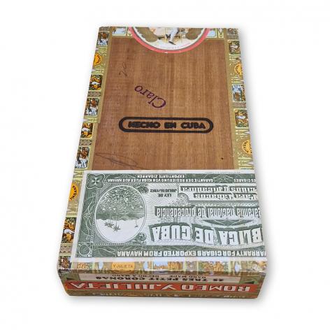 Lot 19 - Romeo y Julieta Tres Petit Coronas 