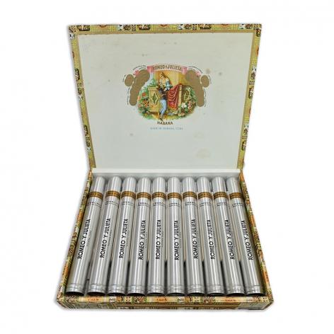 Lot 200 - Romeo y Julieta Churchills