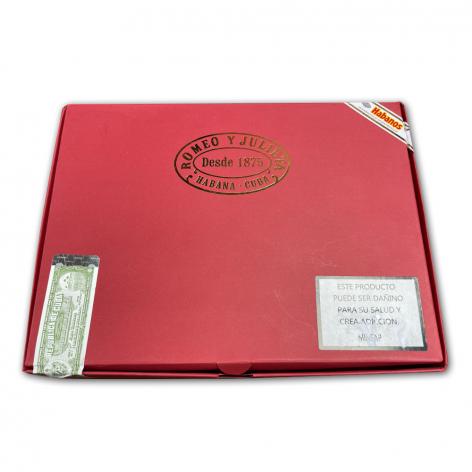 Lot 202 - Romeo y Julieta Short Churchills