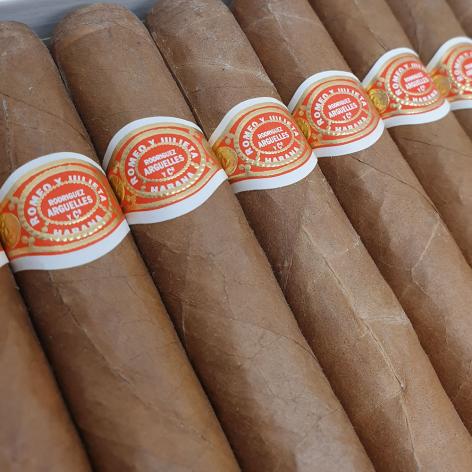 Lot 202 - Romeo y Julieta Exhibicion No.3