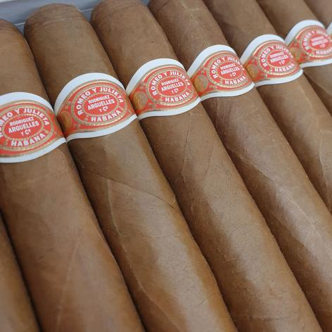 Lot 203 - Romeo y Julieta Exhibicion No.4