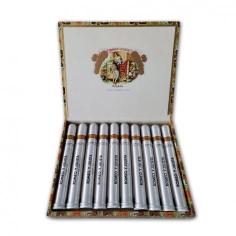 Lot 204 - Romeo y Julieta Tubed Churchills