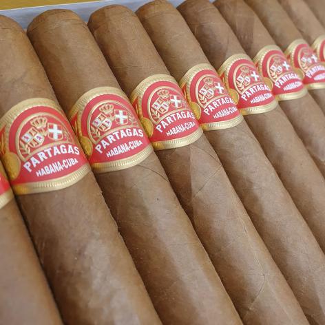 Lot 204 - Partagas Lusitanias