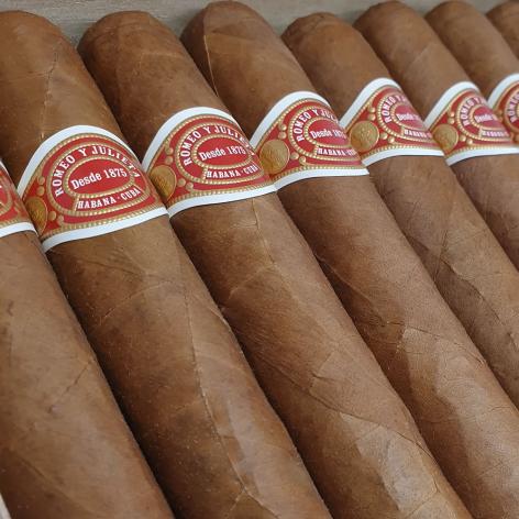 Lot 205 - Romeo y Julieta Maravilla 8