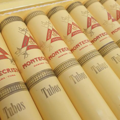 Lot 206 - Montecristo Tubos