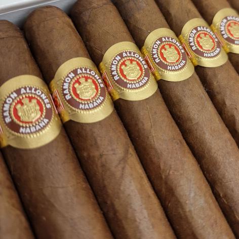 Lot 207 - Ramon Allones Small Club Coronas