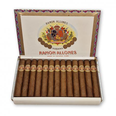 Lot 209 - Ramon Allones Small Club Coronas