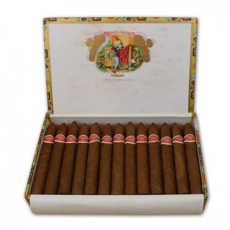 Lot 209 - Romeo y Julieta Piramides