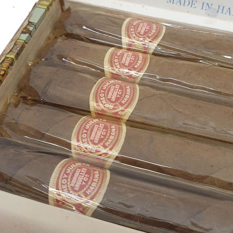 Lot 20 - Romeo y Julieta Petit Cetros 