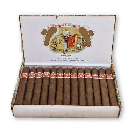 Lot 20 - Romeo y Julieta Tres Petit Coronas 