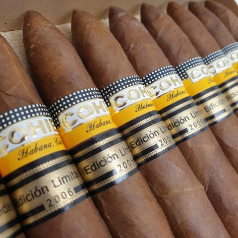 Lot 210 - Cohiba Piramides 