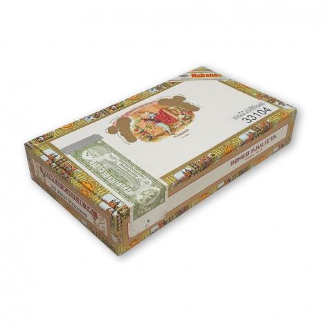 Lot 210 - Romeo y Julieta Petit Princes