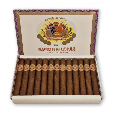Lot 210 - Ramon Allones Small Club Coronas