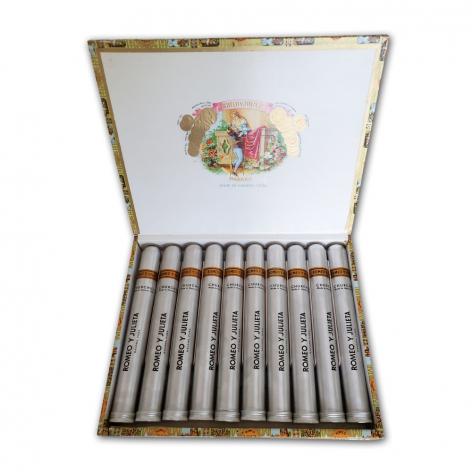 Lot 210 - Romeo y Julieta Churchills