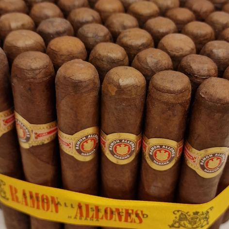 Lot 211 - Ramon Allones Specially Selected