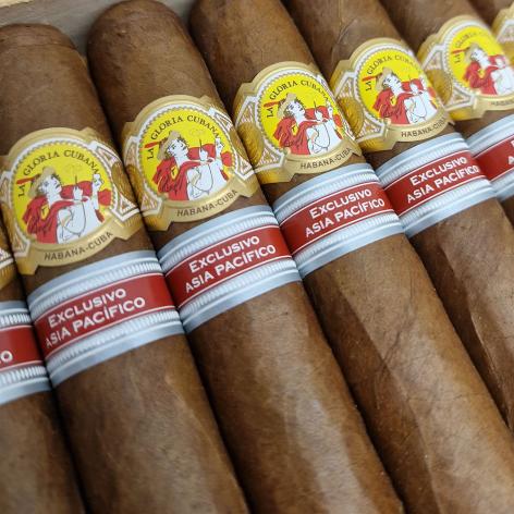 Lot 211 - La Gloria Cubana Revolution