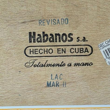 Lot 212 - H. Upmann Robustos anejados