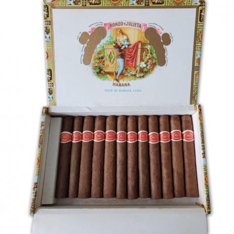 Lot 214 - Romeo y Julieta Tres Petit Coronas