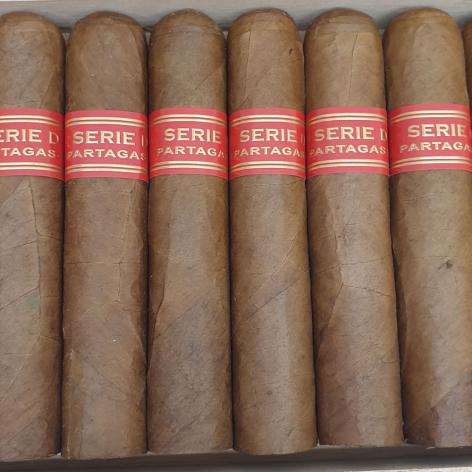 Lot 215 - Partagas Serie D No. 5 