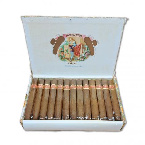 Lot 216 - Romeo y Julieta Celestiales Finos 