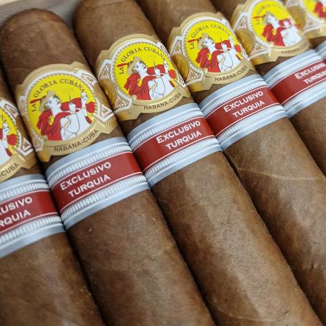Lot 216 - La Gloria Cubana Unifree