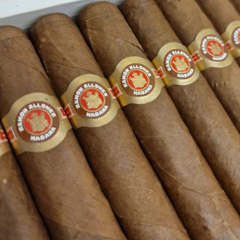 Lot 218 - Ramon Allones Specially Selected