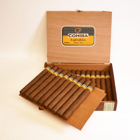 Lot 21 - Cohiba Esplendidos - Signed by Fidel Castro