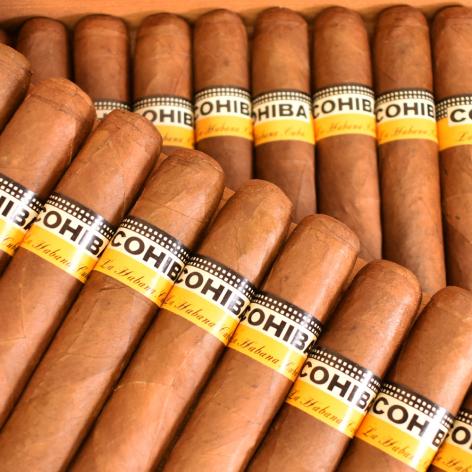 Lot 21 - Cohiba Esplendidos - Signed by Fidel Castro