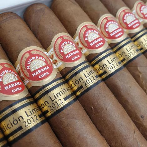 Lot 221 - H. Upmann Robustos