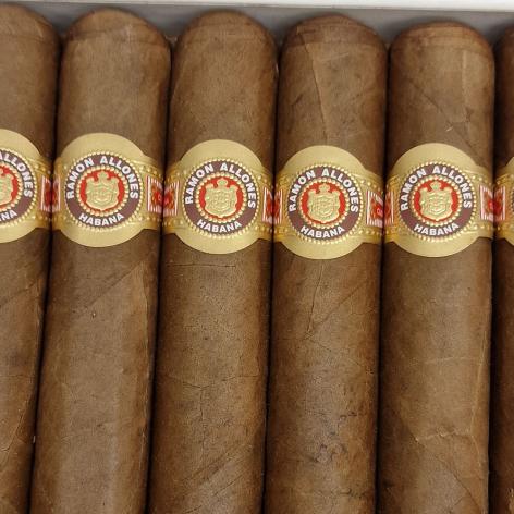 Lot 222 - Ramon Allones Specially Selected