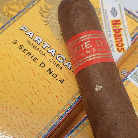 Lot 224 - Partagas Serie D No.4 