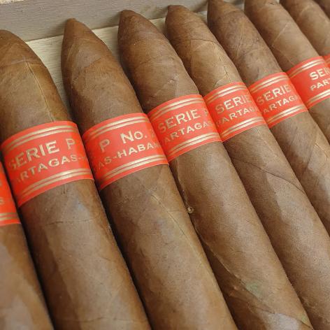 Lot 225 - Partagas Serie P No 2 