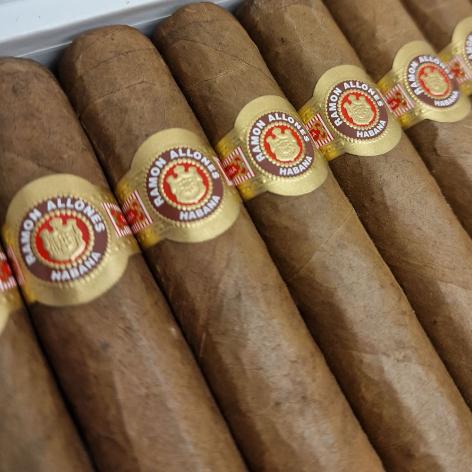 Lot 225 - Ramon Allones Specially Selected