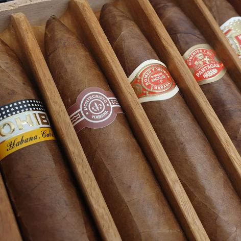 Lot 226 - Seleccion Piramide