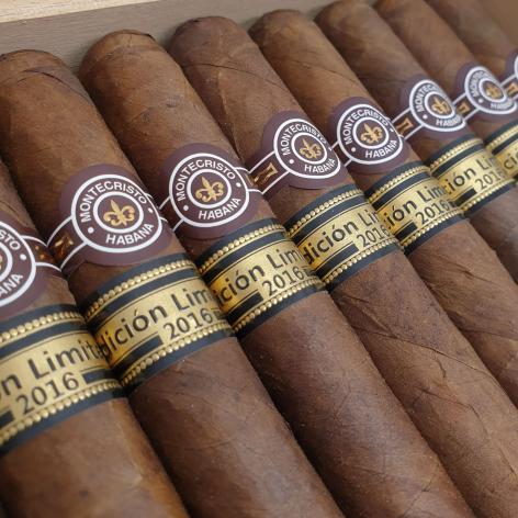Lot 230 - Montecristo Dantes