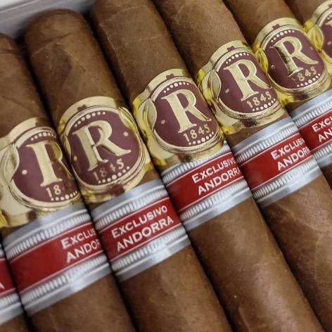 Lot 231 - Vegas Robaina Short Robaina