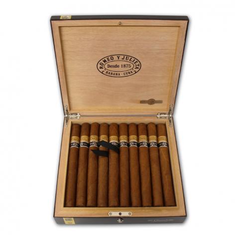 Lot 235 - Romeo y Julieta Churchills Reserva