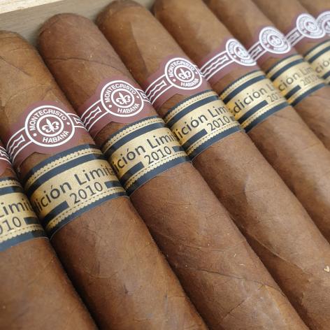 Lot 235 - Montecristo Grand Edmundo