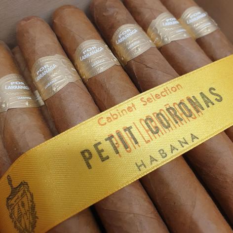 Lot 235 - Por Larranaga Petit Coronas 