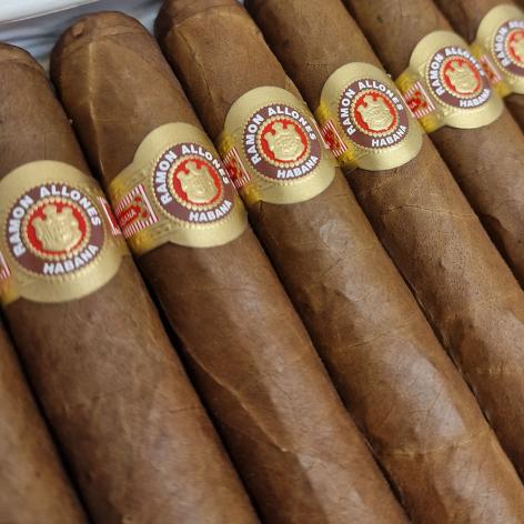 Lot 235 - Ramon Allones Superiores