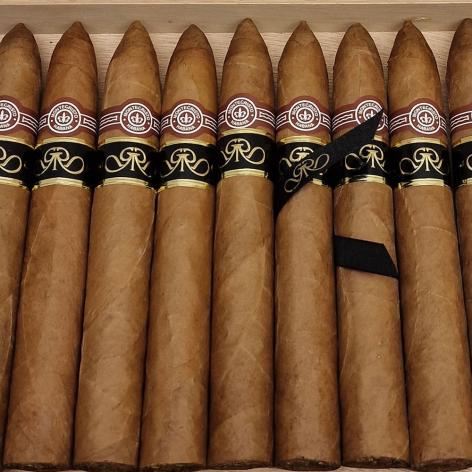 Lot 236 - Montecristo No. 2 Gran Reserva