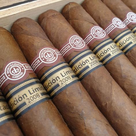 Lot 237 - Montecristo Sublimes 