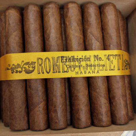 Lot 237 - Romeo y Julieta Exhibicion No.4