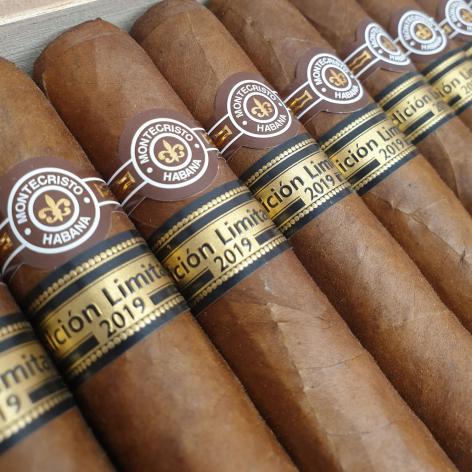 Lot 238 - Montecristo Supremos 
