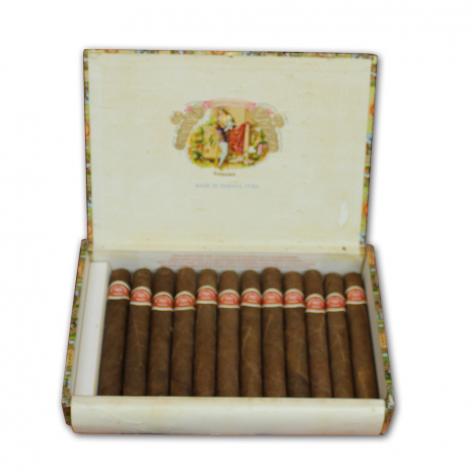 Lot 90 - Romeo y Julieta Petit Coronas