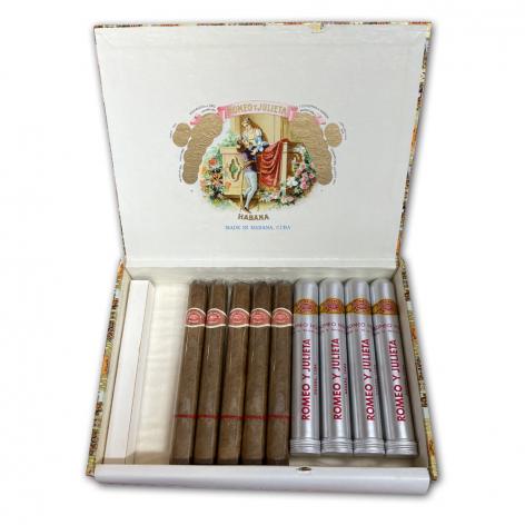 Lot 83 - Romeo y Julieta Mixed box