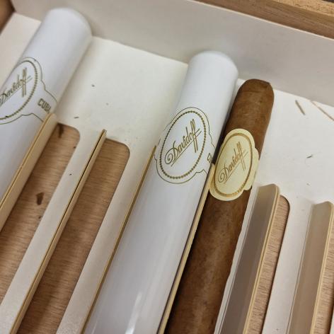 Lot 243 - Davidoff Tubos