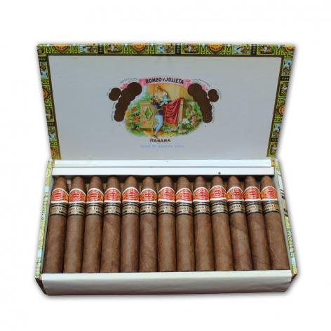 Lot 245 - Romeo y Julieta Petit Piramides